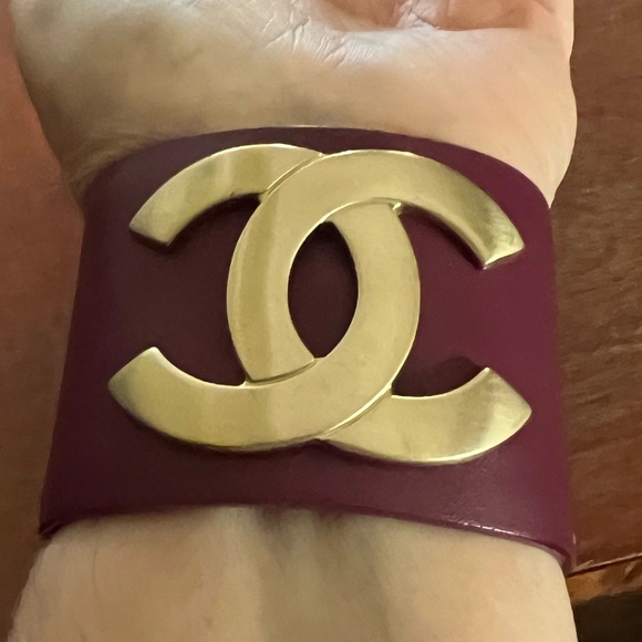 CHANEL CC Exclusive Leather Bracelet - Burgundy - Small - Picture 4 of 11